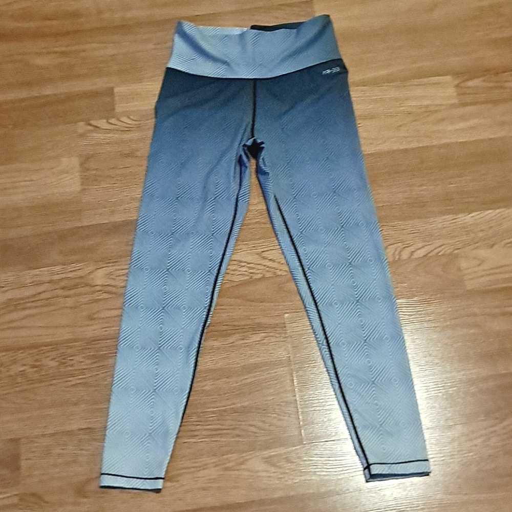 AR-33 7/8 Lenth Leggings, Small